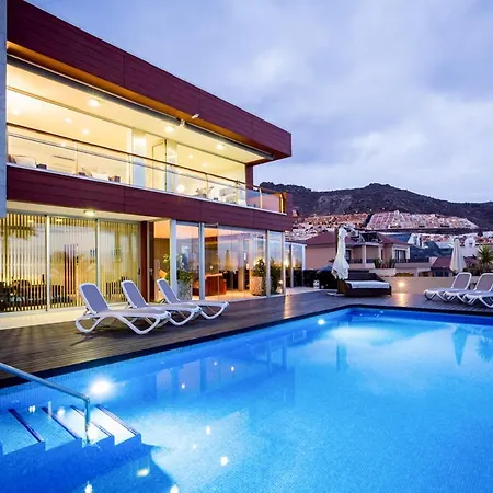 فيلة Playa De Fanabe Sleeps 6 With Pool Air Con And Wifi أذيخي