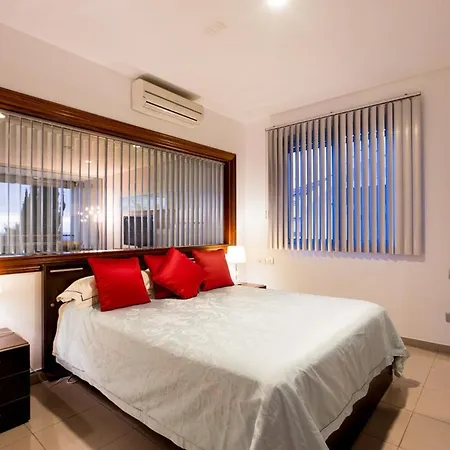 Playa De Fanabe Sleeps 6 With Pool Air Con And Wifi أذيخي