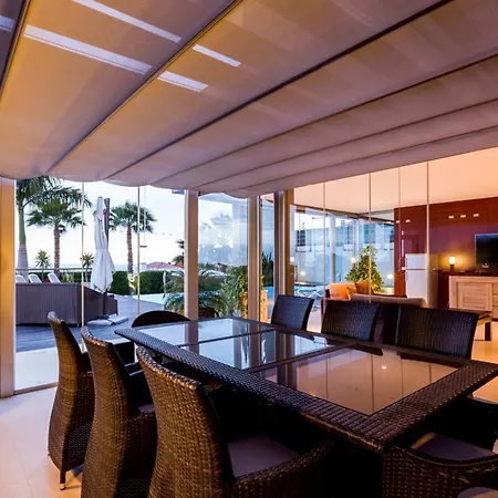 Playa De Fanabe Sleeps 6 With Pool Air Con And Wifi Vila