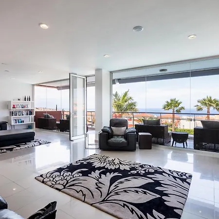 Playa De Fanabe Sleeps 6 With Pool Air Con And Wifi أذيخي